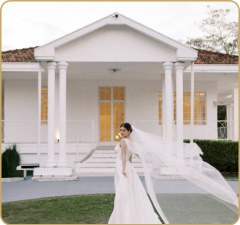 Espaço para casamentos sofisticados com área interna e externa, ideal para cerimônias e recepções elegantes em ambiente exclusivo.